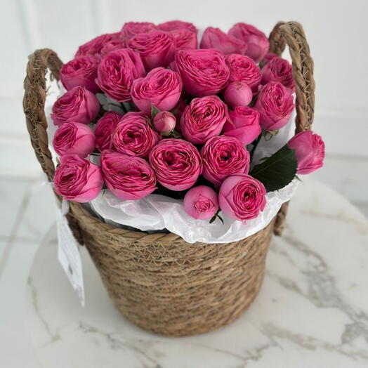 Кашпо с пионовидными розами