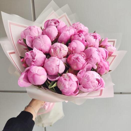 Розовые пионы