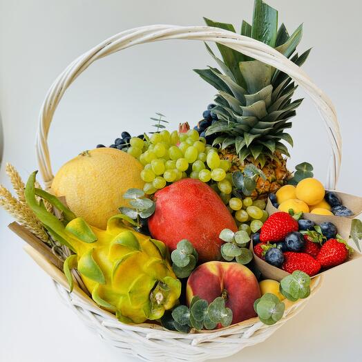 Корзина с фруктами и ягодами «Все самое вкусное сразу»