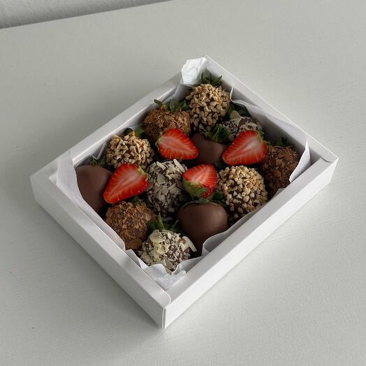 Набор 12🍓 с орешками