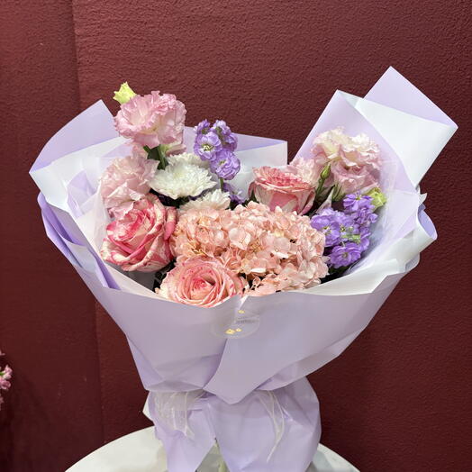 Пышный необычный авторский букет