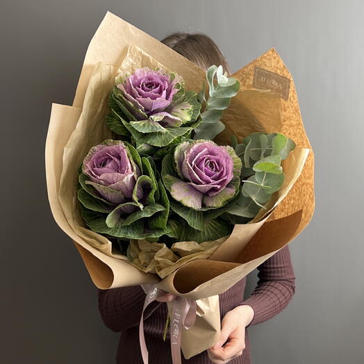 Букет из Брассики и эвкалипта