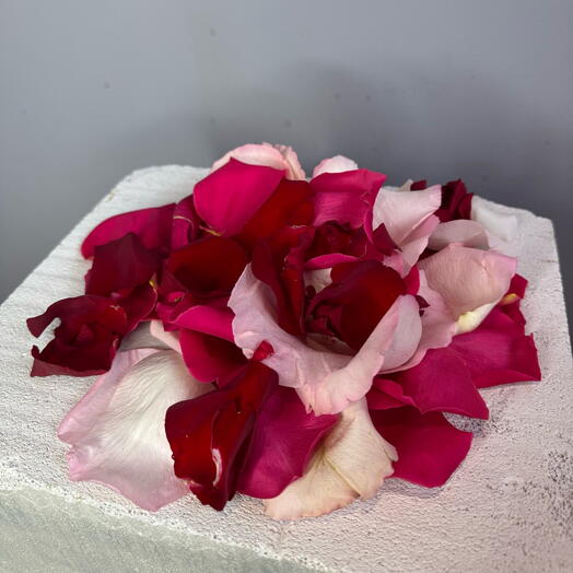 100 г лепестков