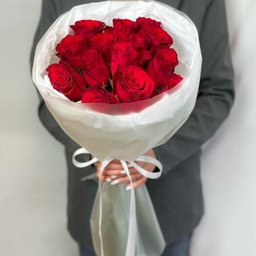 Элегантный букет из 15 роз Кения 60см