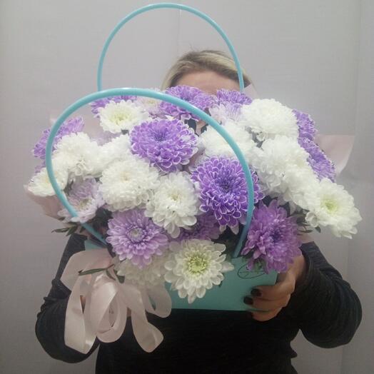 Цветы в коробке, ажурные хризантемы