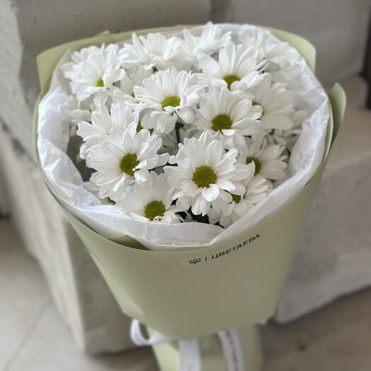 Букет из белой кустовой хризантемы