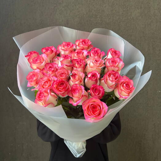 25 розовых роз в упаковке/ Цветы/ букет от RoseMarkt