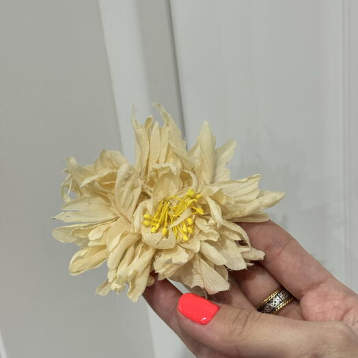 Брошь из текстиля «ASTER CRISANTELLA - GIALLO CHIARO S»