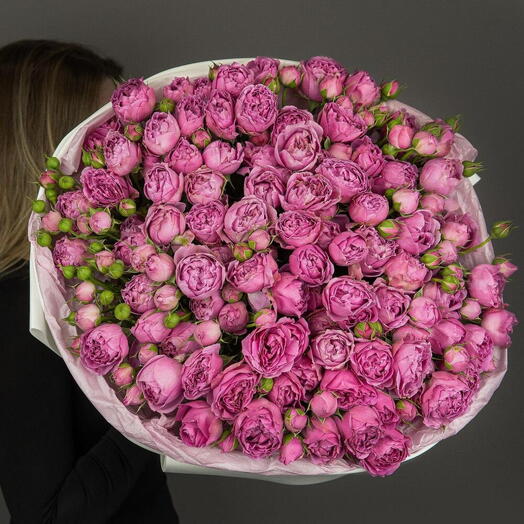 Букет-гигант из кустовых пионовидных роз VIP collection