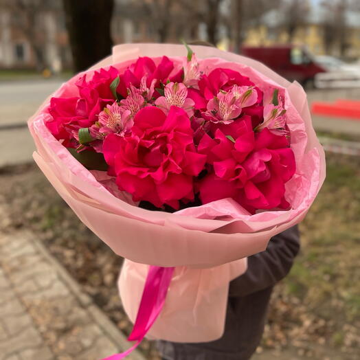Сборный букет французская роза и альстромерия