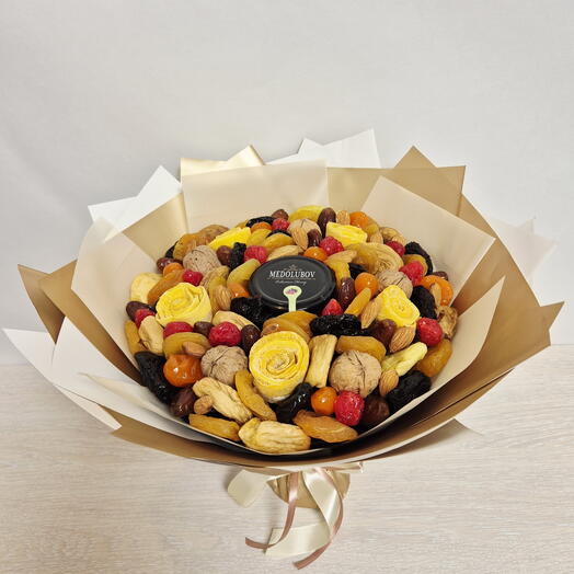 Bouquet of dried fruits
