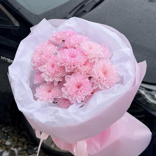 Букетик из трех кустовых него розовых хризантем 😍