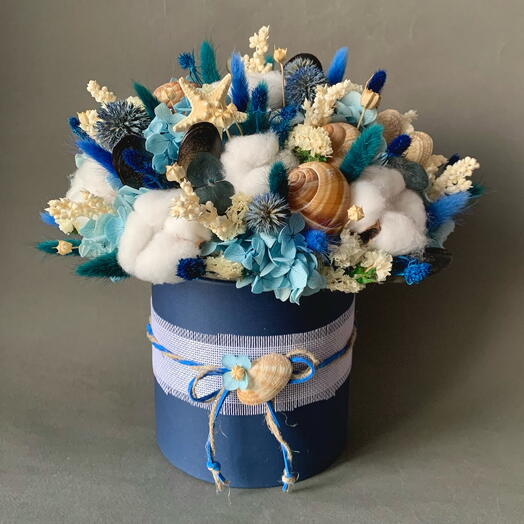 Композиция из хлопка , гортензии , ракушек «Морской Бриз»