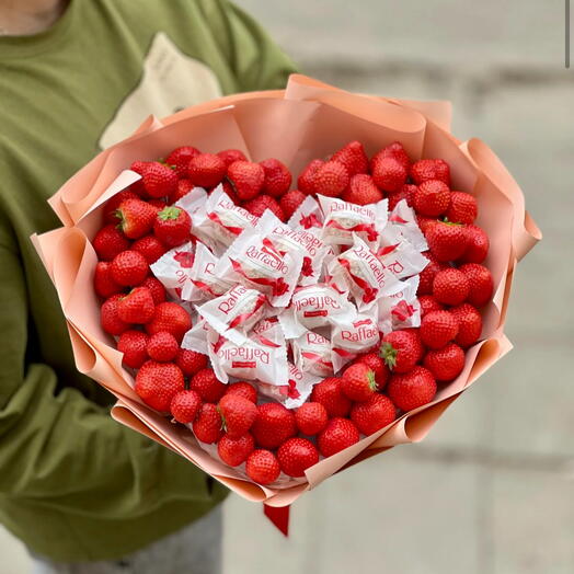 Букет из клубники и Raffaello