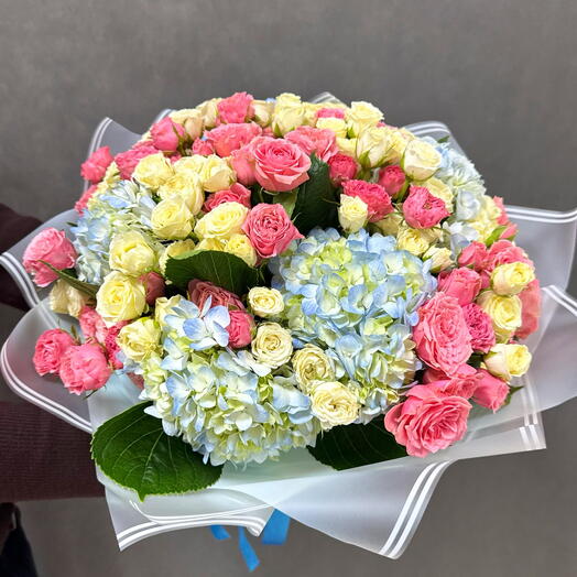 Микс кустовых и гортензий