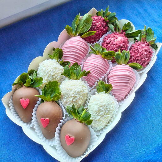 Клубника в шоколаде презент