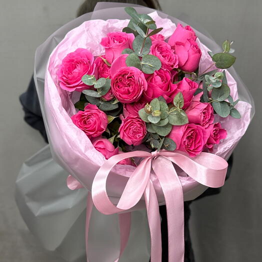 Яркий сочный букет розовые кустовые розы Pink dedication размер S