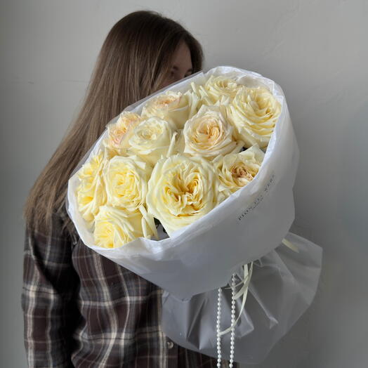 Букет из пионовидных роз💛
