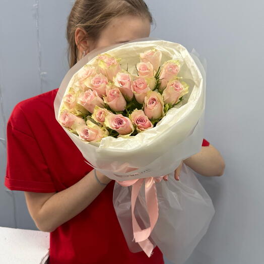 Монобукет из 19 розовых роз