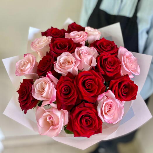 Букет красных и розовых роз 21 шт♥️🎀