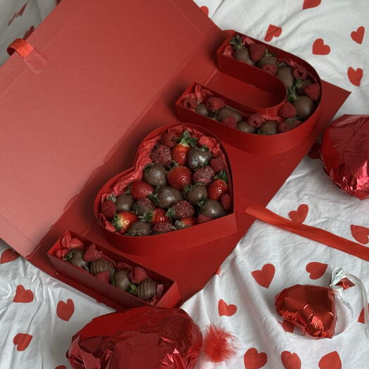 Премиум подарочный набор клубники в шоколаде I LOVE YOU