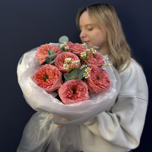 Букет "В тренде" с пионовидной розой мандарин