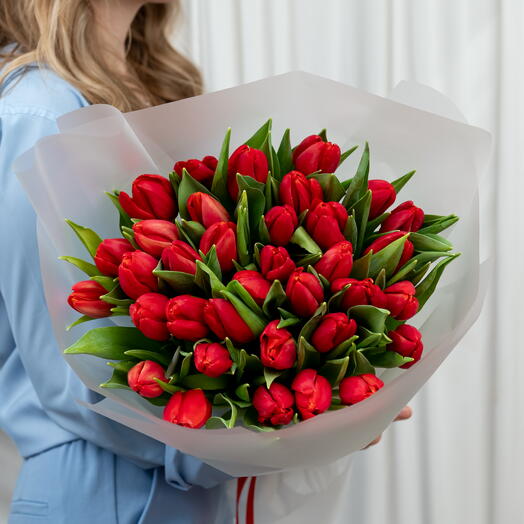 Букет из красных тюльпанов 35 шт