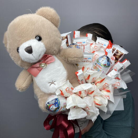 Коробочка со сладостями и плюшевым мишкой