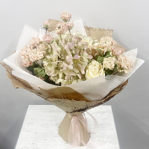 A bouquet of dried flowers in pastel colors