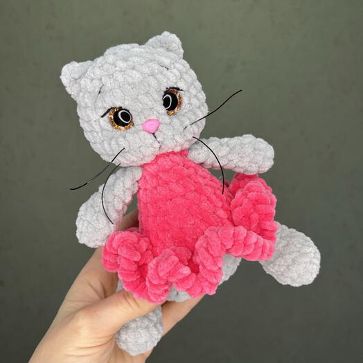 Игрушка серая кошечка в платье