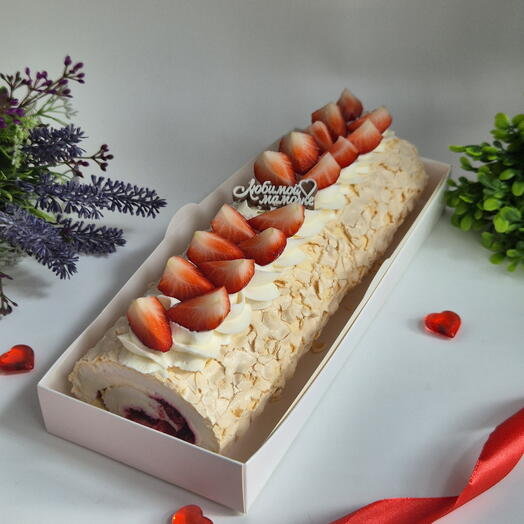 Меренговый рулет для мамы с клубникой