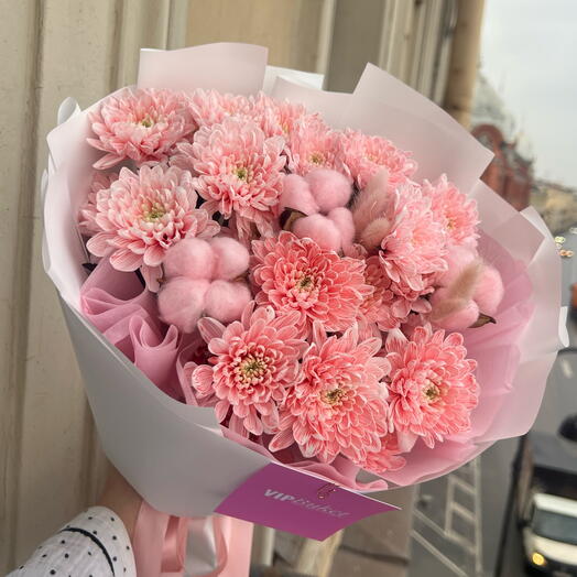 Авторский букет:розовая хризантема, лагурус и хлопок 🌸