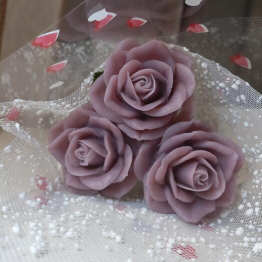 Букет из мыльных сиреневых роз