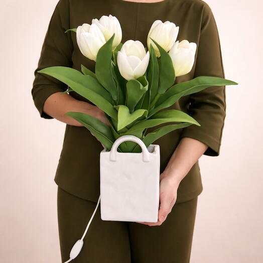 Белые тюльпаны. Светильник-букет