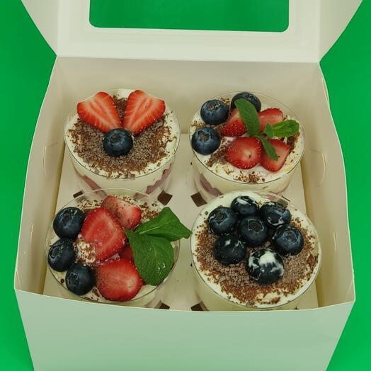 Новинка, ПП десерт, сочная сезонная клубника и крем. Номер 2