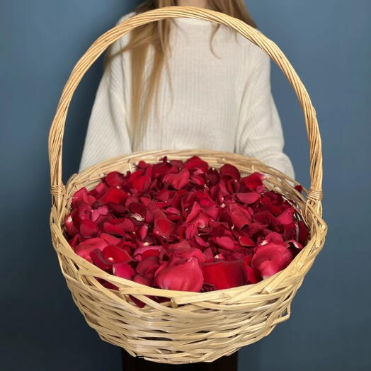 Лепестки роз 15 литров в корзине 🌹Роза красная