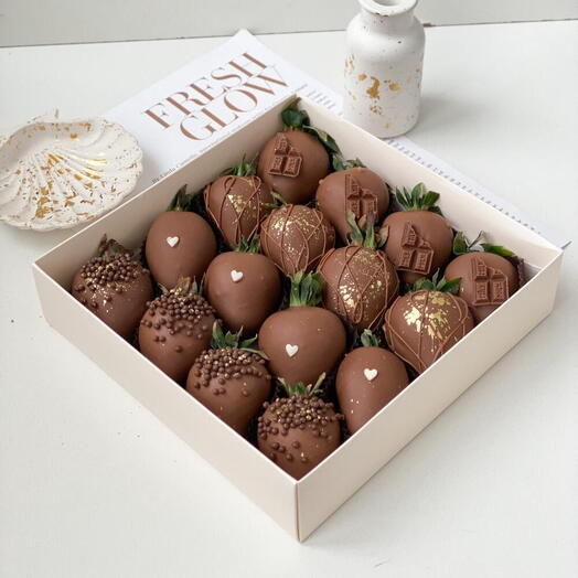 Peony Strawberry in Chocolate