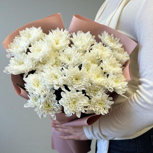 Букет из 5 кустовых хризантем в оформлении 🌸