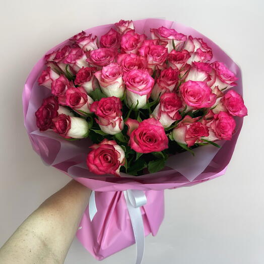 Букет из розовых роз 35 штук