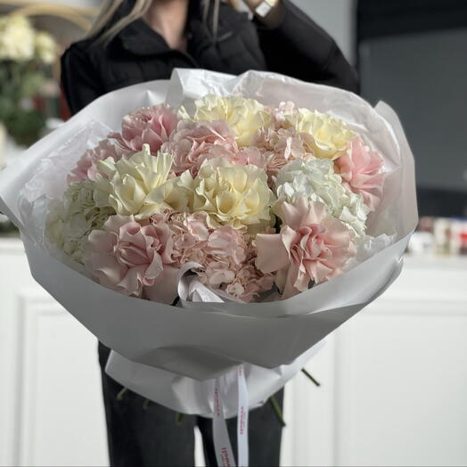 Нежный букет с зефрирными розами Mondial и Pink Mondial
