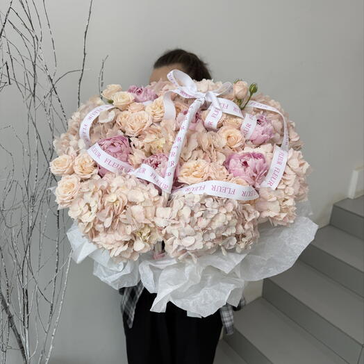 Корзина с пионами Fleur 🌺