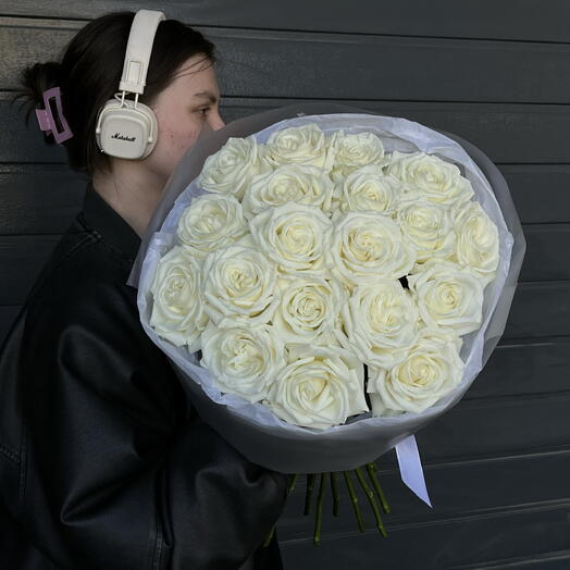 Белые розы «Плая Бланка» 19 шт