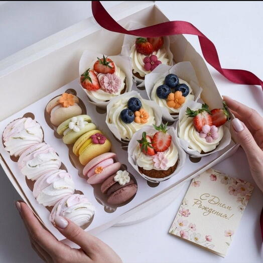 Подарочный набор с цветами и десертами 🎁 для мамы, подруги, учителя