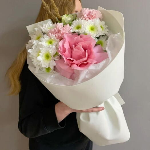 Bbouquet with chrysanthemums and roses