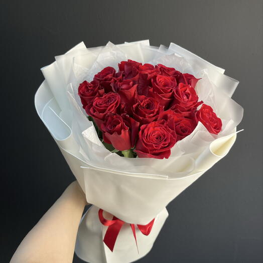 Моно из 15 красных роз