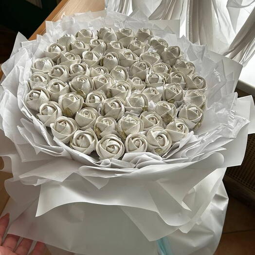 Букет на свадьбу  51 роза из натурального зефира