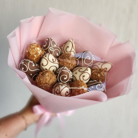 Bouquet of 15 chocolate-covered strawberries, white and milk chocolate