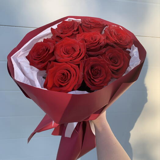 Red rose: Букет из красных роз в дизайнерском оформлении