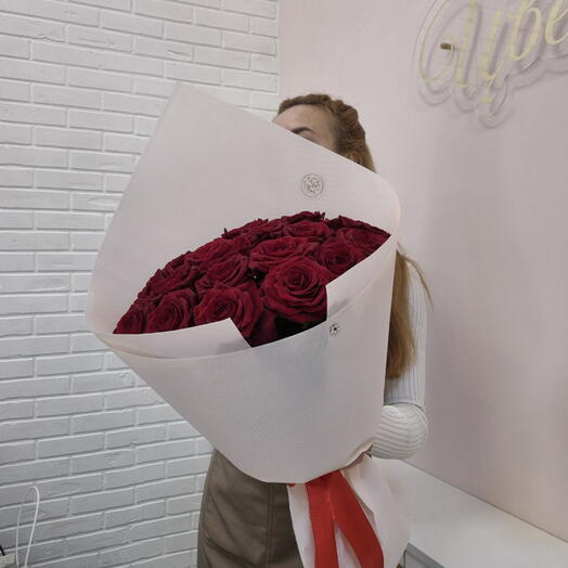 Букет из 19 красных роз 50 см