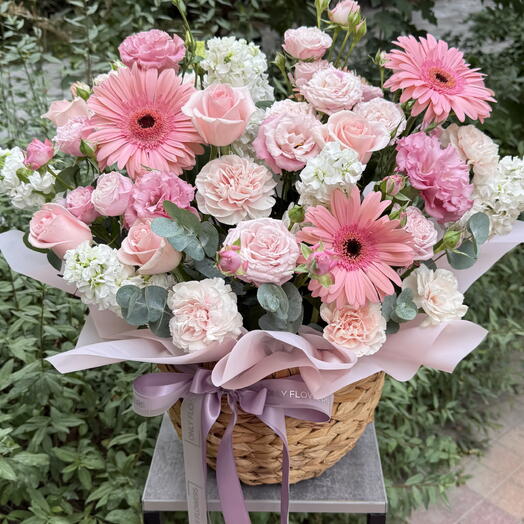 Корзина с цветами 🌸